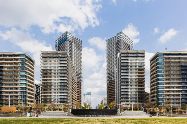 SKY DUO SUN VILLAGE T棟 37階の外観