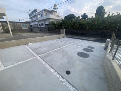 【駐車場】 | 読谷村長浜（全2棟）ラストB号棟 | B号棟　駐車3台可♪