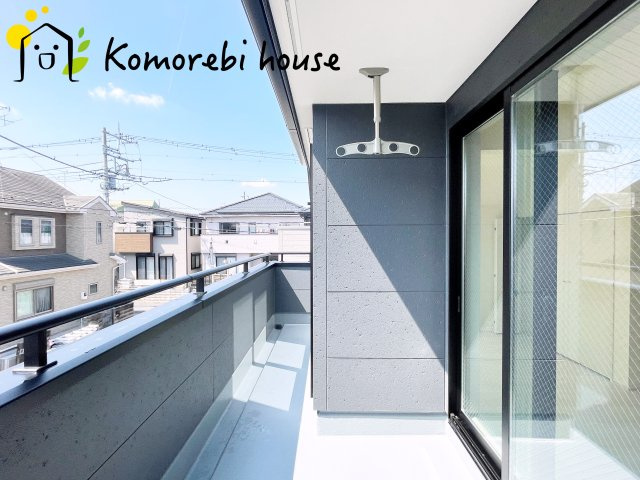 さいたま市西区佐知川　第２　新築一戸建て　リーブルガーデン　03のバルコニー|暖かな日差しのふりそそぐバルコニー