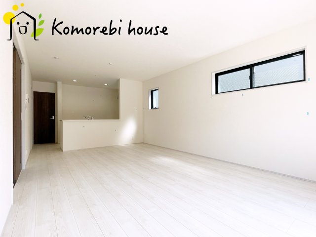 さいたま市西区佐知川　第２　新築一戸建て　リーブルガーデン　03の居間・リビング|使いやすい居間です
