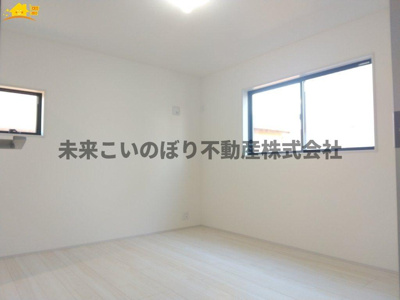 【寝室】 | Livele Fine加須市南大桑2号棟 | 主寝室は大型ベッドもラクラク設置できます♪ゆとりある動線も確保でき、ゆったりとお寛ぎいただけます♪