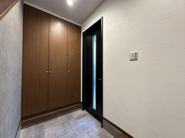 神戸市西区桜が丘東町6丁目戸建の玄関