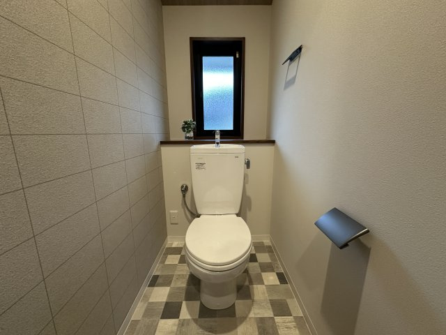 神戸市西区桜が丘東町6丁目戸建のトイレ