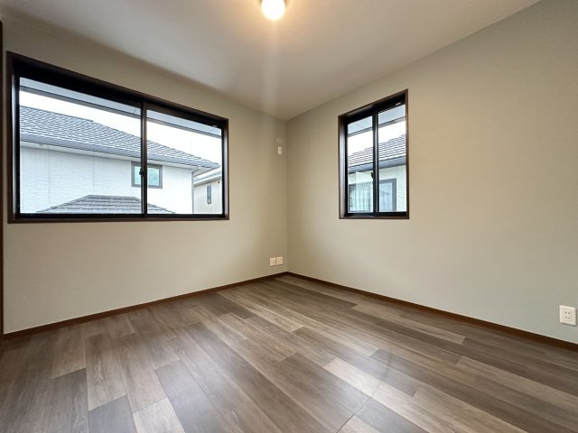 神戸市西区桜が丘東町6丁目戸建の洋室