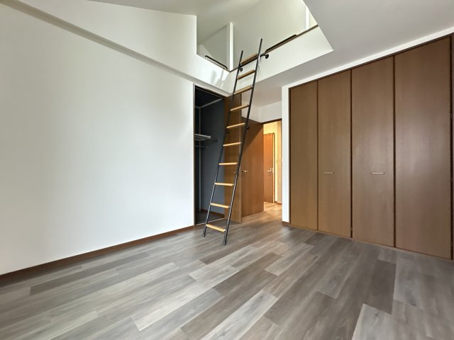 神戸市西区桜が丘東町6丁目戸建の洋室