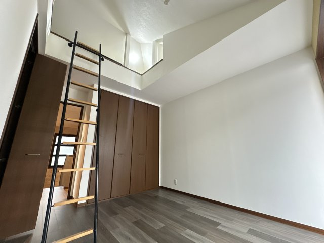 神戸市西区桜が丘東町6丁目戸建の洋室