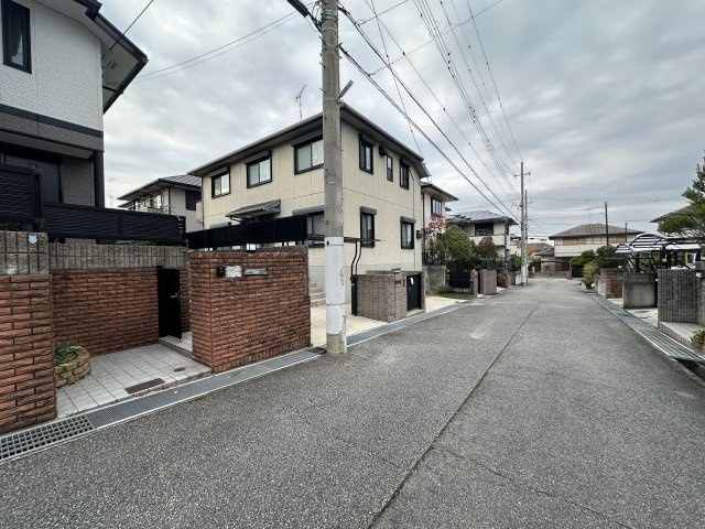 神戸市西区桜が丘東町6丁目戸建の前面道路含む現地写真
