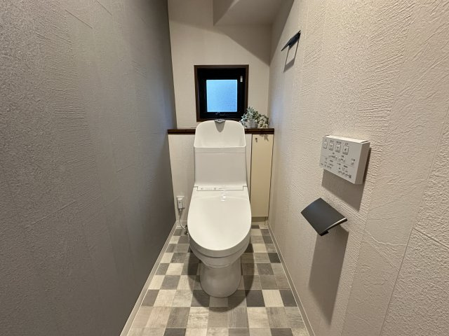 神戸市西区桜が丘東町6丁目戸建のトイレ