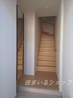 チコカメヤマの玄関|ミラー付き大型シューズボックス