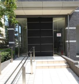 【エントランス】 | コウジーコート | 建物の内部です