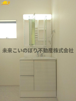 【独立洗面台】 | Livele Fine加須市南大桑3号棟 | 鏡の裏は収納になっています。
スッキリ収納ができます！