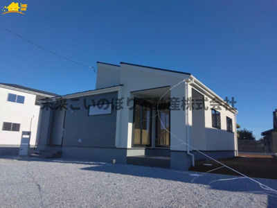 【駐車場】 | Livele Fine加須市南大桑3号棟 | 駐車スペースはゆとりのある2台以上確保されています。
車の運転が不安な方もゆっくり入出庫できるので安心です。