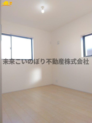 【子供部屋】 | Livele Fine加須市南大桑3号棟 | 二面採光のお部屋で日当たり通風良好です！
収納も大きく過ごしやすいです。お子さんのお部屋にいかがでしょうか