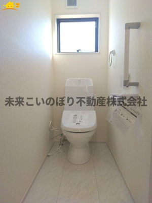 【トイレ】 | Livele Fine加須市南大桑3号棟 | シンプルな機能を搭載したトイレ。家族みんなが使う場所だからこそ清潔にこだわりたいですね。