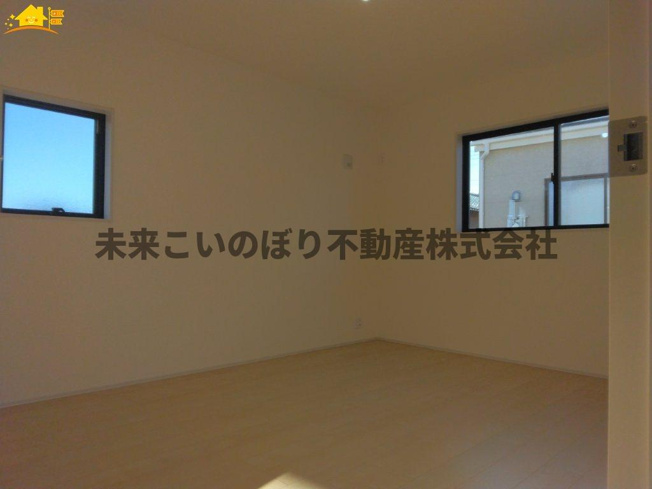 【寝室】 | Livele Fine加須市南大桑3号棟 | 主寝室は大型ベッドもラクラク設置できます♪ゆとりある動線も確保でき、ゆったりとお寛ぎいただけます♪