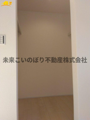 【収納】 | Livele Fine加須市南大桑3号棟 | たくさん収納可能なウォークインクローゼットがあるので、収納家具を置かずにお部屋がスッキリ！