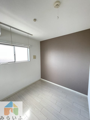 【洋室】 | ソリッド春岡