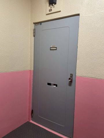 稲葉ビルの玄関