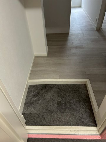 稲葉ビルの玄関