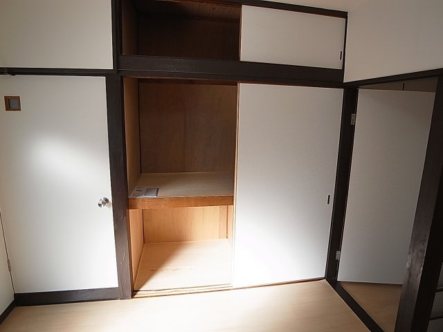 真野町貸家の収納|各部屋に収納を完備してます