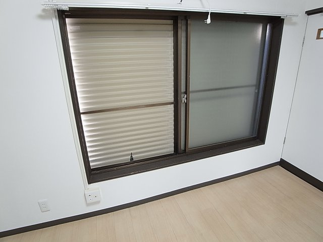 真野町貸家のその他|雨戸付きで防犯面も強化