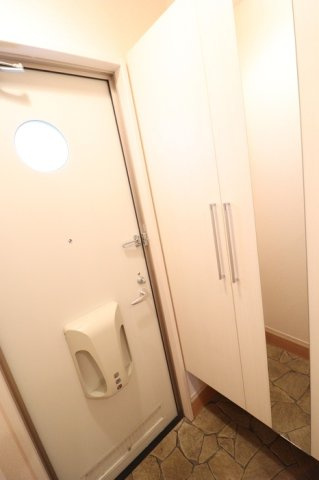 アドヴァンスKの玄関