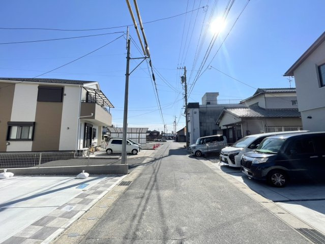 安城市安城町名広69番1『仲介手数料無料』新築戸建ての前面道路含む現地写真