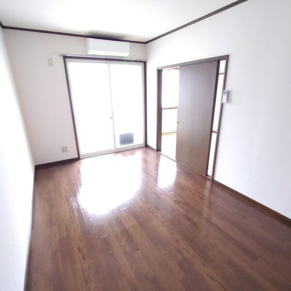 フリーデンDの居間・リビング