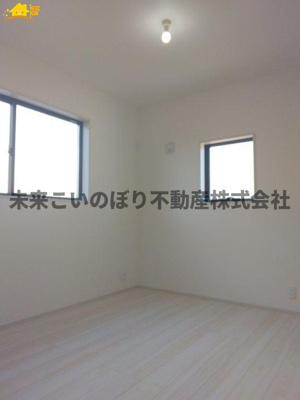 【その他】 | Livele Fine加須市南大桑5号棟 | 開口部からたっぷりの自然光が注ぎこむ洋室！日中は照明を点ける必要がなく、冬場は暖かいので電気代の節約にもなります♪