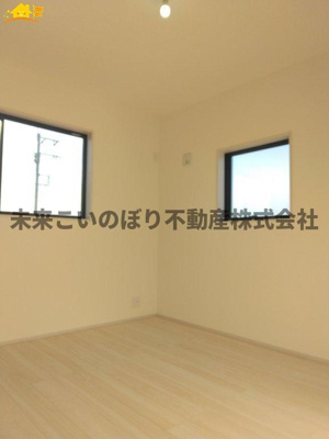 【子供部屋】 | Livele Fine加須市南大桑5号棟 | 二面採光のお部屋で日当たり通風良好です！
収納も大きく過ごしやすいです。お子さんのお部屋にいかがでしょうか