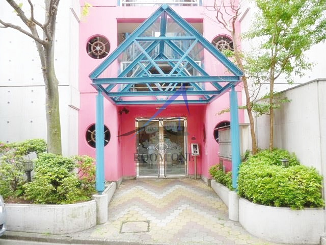 ネバーランドのエントランス|エントランスです。