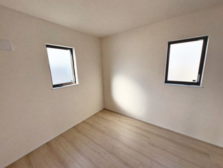 【洋室】 | 菩提町４丁　新築一戸建 | 初芝こども園まで徒歩４分！堺めぐみ学園まで徒歩８分！小さなお子様のいるご家庭でも安心ですね！