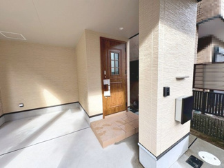 【エントランス】 | 菩提町４丁　新築一戸建 | お客様にとって最良のマイホームが見つかりますよう、イエストアが全力でお手伝いさせていただきます！いつでもお気軽にお問い合わせ下さい♪