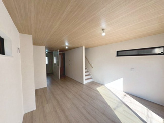 【居間・リビング】 | 菩提町４丁　新築一戸建 | 南向き日当り良好！たっぷりの陽光に包まれる明るい住まいになりますね♪