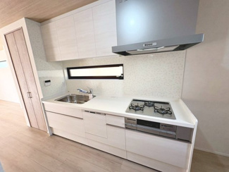 【キッチン】 | 菩提町４丁　新築一戸建 | お料理に集中しやすい壁付けキッチンです！食器洗浄機付いてますよ♪お片付けも楽々ですね！