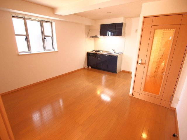 スプリーム茶山駅前の居間・リビング