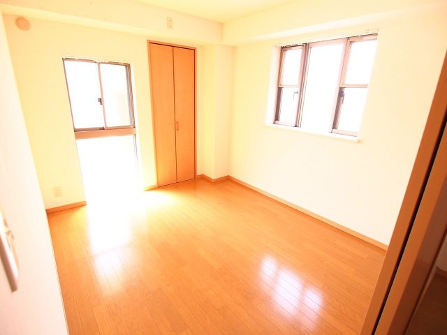 スプリーム茶山駅前の居間・リビング