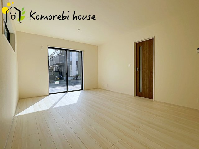 さいたま市西区佐知川　第２　新築一戸建て　リーブルガーデン　04の居間・リビング|26.4.11撮影済み
