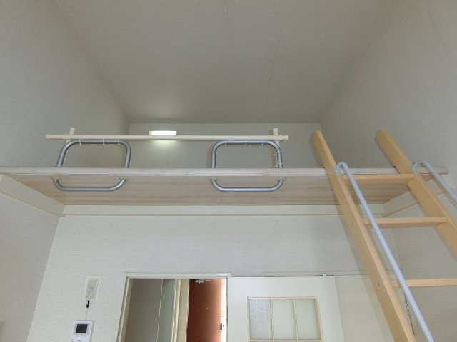 【内装】 | マーブルパレス国立Ⅱ | クローゼットの他に上部にロフトあり。（※参考写真）