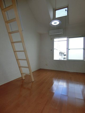 【居間・リビング】 | マーブルパレス国立Ⅱ | 日当たりのよい明るい居住スペース。（※参考写真）