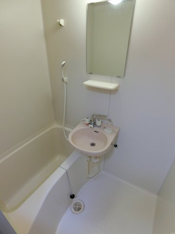 【浴室】 | マーブルパレス国立Ⅱ | 清潔感のあるバスルーム。（※参考写真）