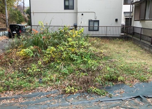 【外観】 | 土地の形が極端に長細かったり、狭小地、あるいは道路との高低差がある傾斜地だった場合、後々売ろうとしても買い手がつかない場合もあります。後々、売却することになった時に価値の下がらない土地を選びましょう。