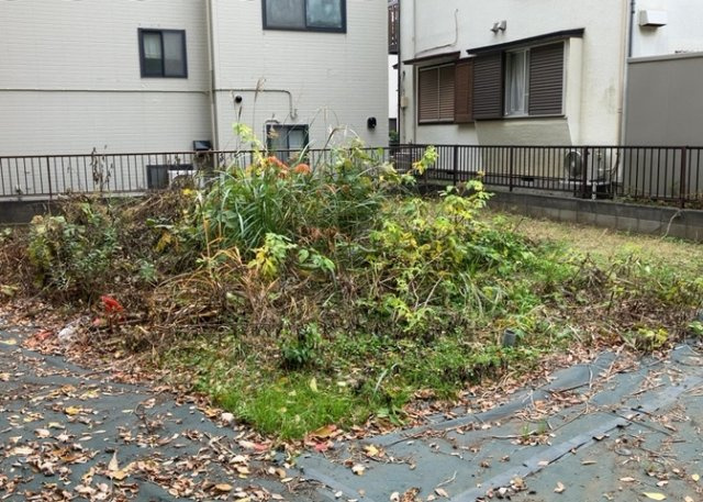 【外観】 | 人が暮らすうえで日光は大切な要素となります。日当たりの良さは譲れないポイントですね。併せて近くに大きな建築物の建築予定がないか、あるいはそれが可能な土地が近くにないか事前に確認することもお勧めします。