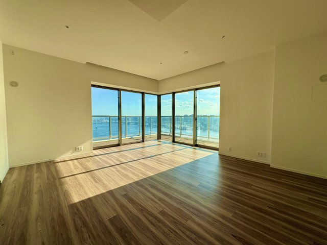 SKY DUO SUN VILLAGE T棟 40階の居間・リビング