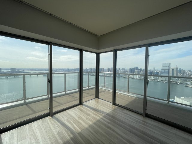 SKY DUO SUN VILLAGE T棟 40階の居間・リビング