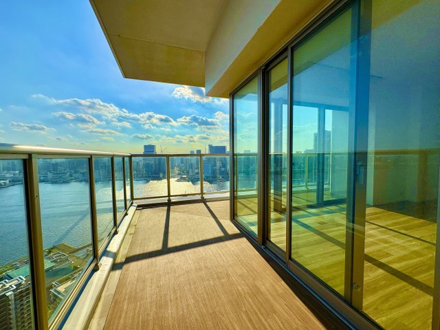 SKY DUO SUN VILLAGE T棟 40階のバルコニー