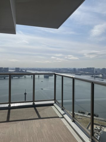 SKY DUO SUN VILLAGE T棟 40階のバルコニー