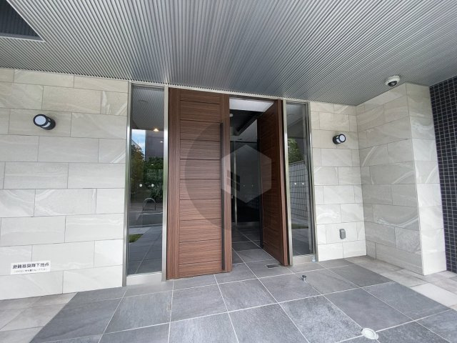 フォレストグレイス高井田1のエントランス