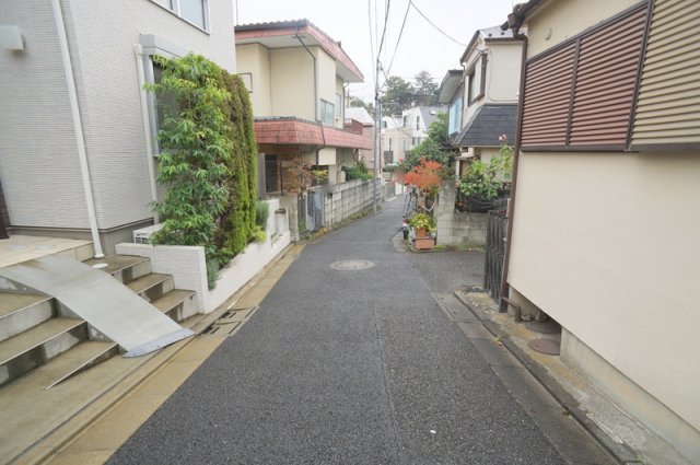 北千束３　土地の前面道路含む現地写真|東側私道　幅員約3.4m　間口約5.7m