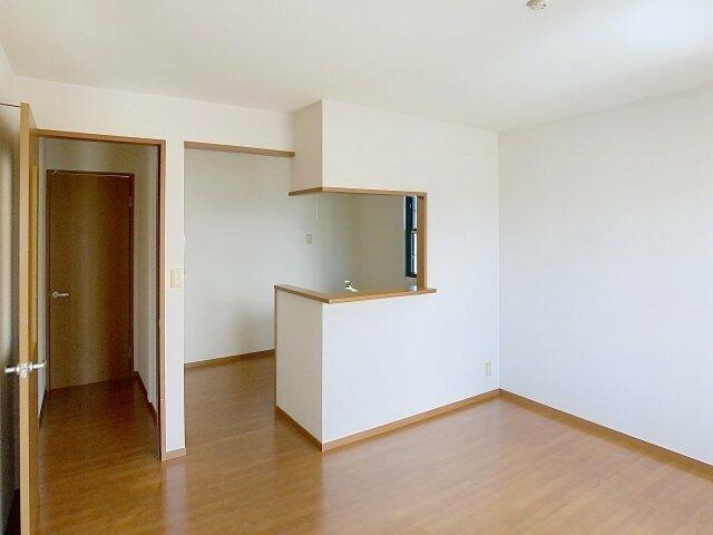 フローラ四月田　Ａ棟の居間・リビング|現況が相違する場合は現況を優… 